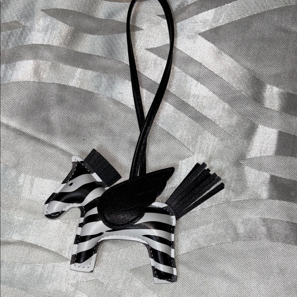 Leather Horse keychain - Picture 4 of 9